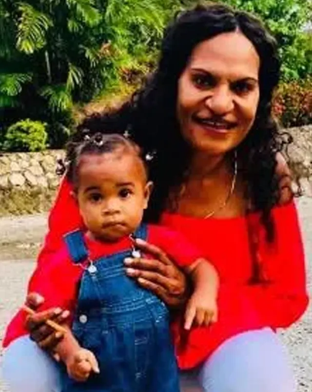 emily niliwan nili charity 05