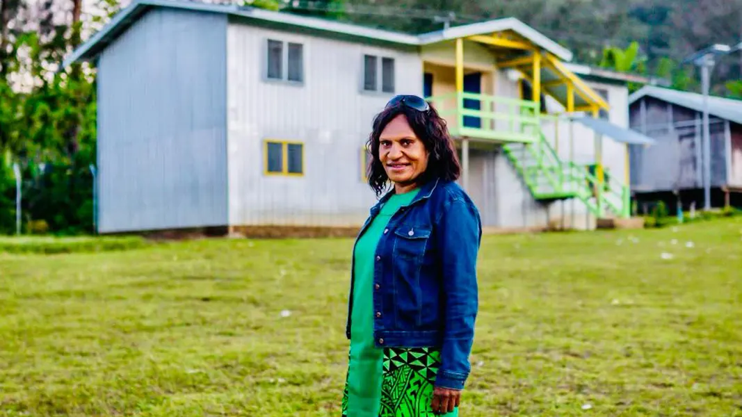 emily niliwan nili charity slider 03