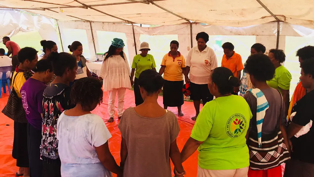 emily niliwan nili charity slider 08