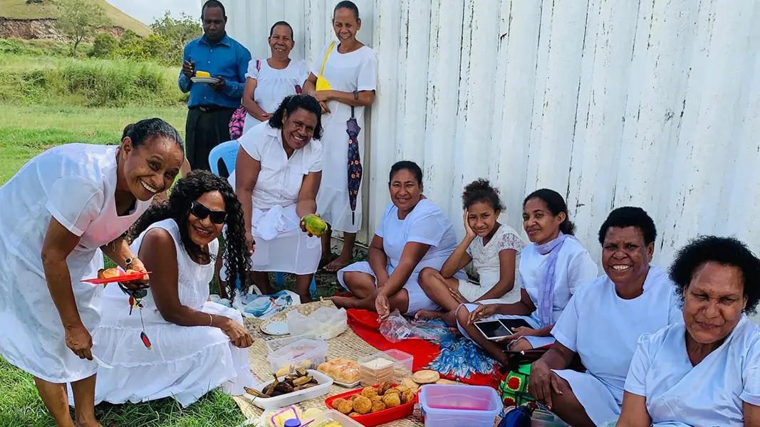 emily niliwan nili charity slider 09